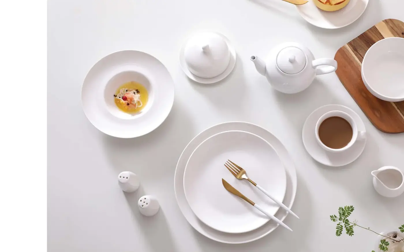 Coupe Kollektion aus weißem Porzellangeschirr